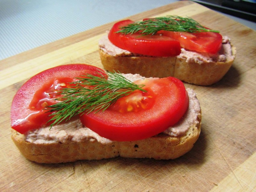 Крутоны с паштетом из куриной печени