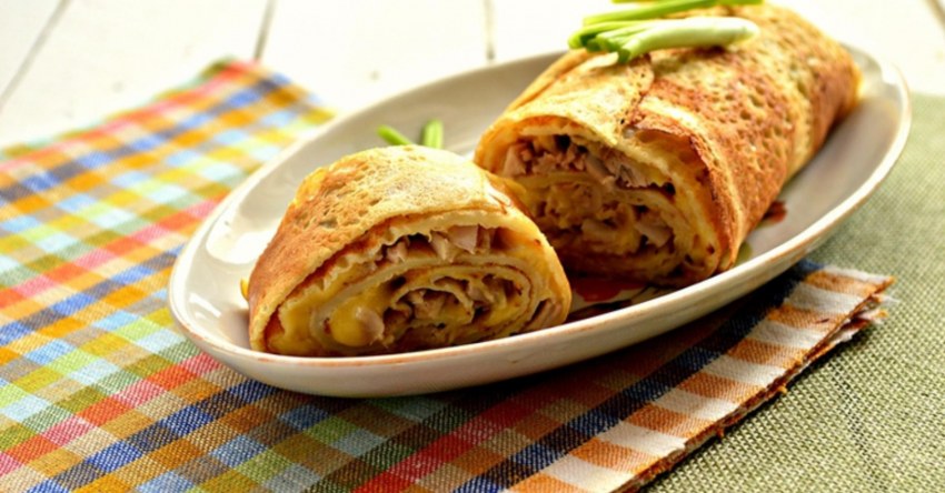 Рулетики из блинов с курицей