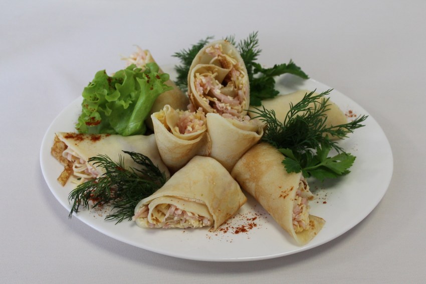 Курица фаршированная блинами и грибами