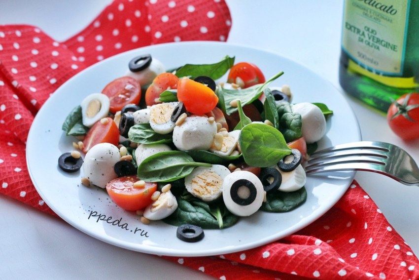 Салат моцарелла черри и маслины