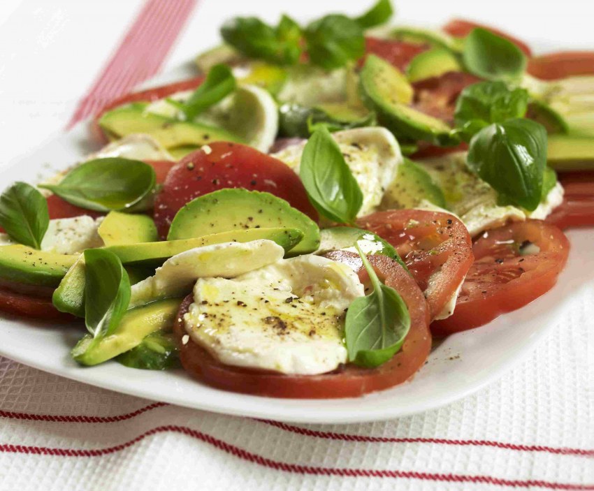 Салат из тунца и моцареллы