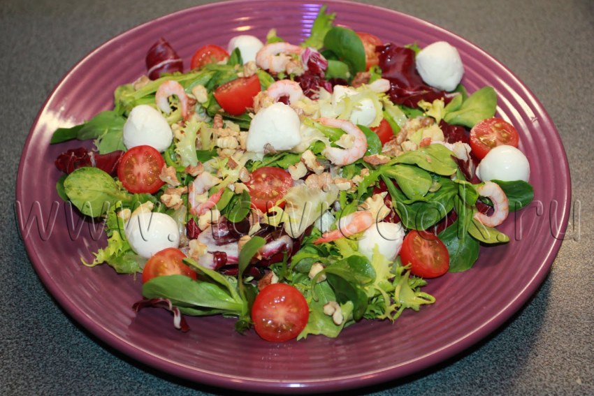 Салат черри моцарелла базилик