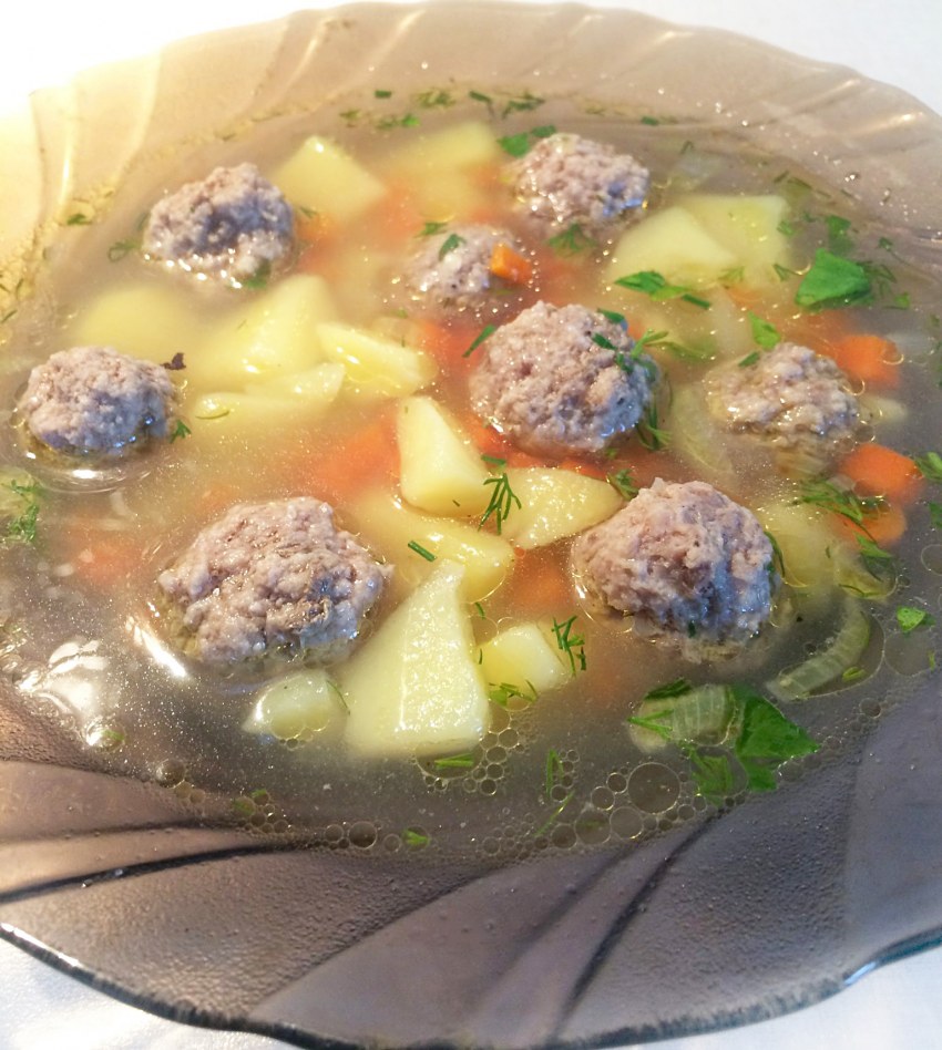 Суп с мясными фрикадельками