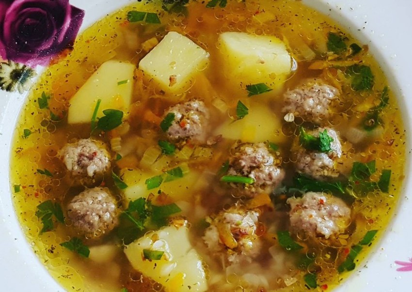 Томатный суп с фрикадельками