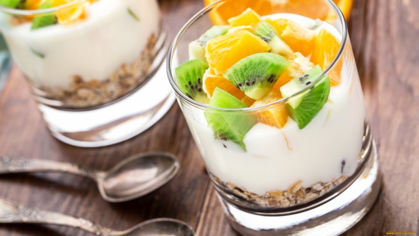 Десерты в креманках с фруктами