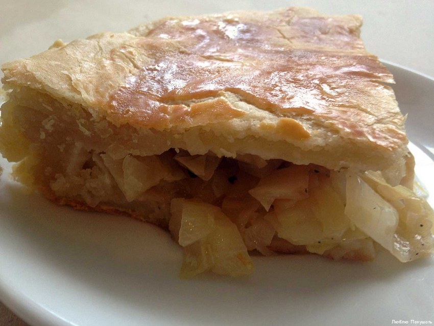Слоеный пирог с капустой