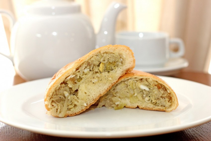 Пирожки с капустой и яйцом