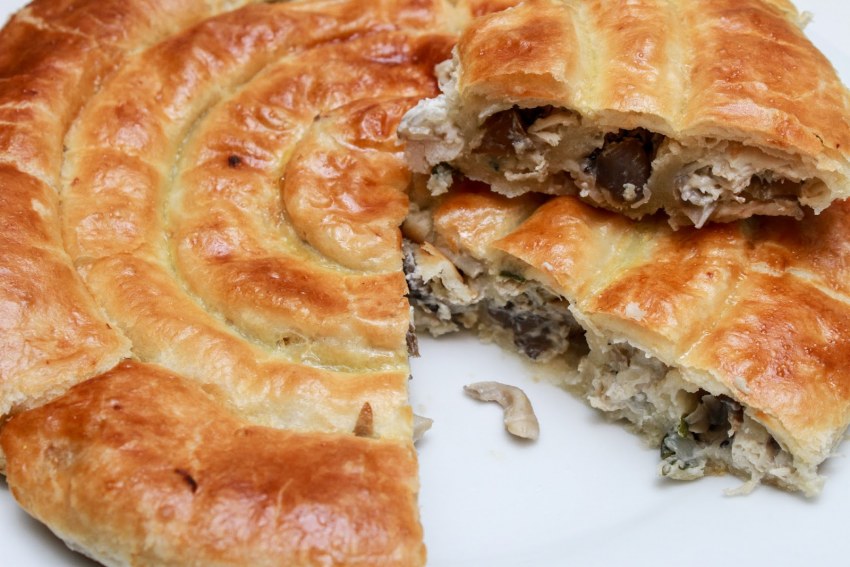 Пироги из слоеного теста