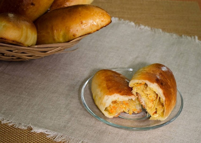 Красивые маленькие пирожки с капустой