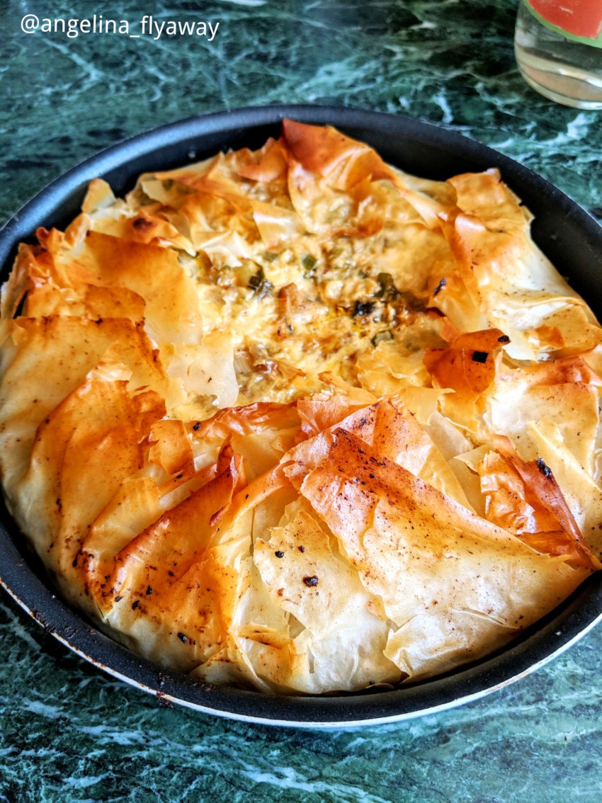 Пирог из теста фило с рыбой