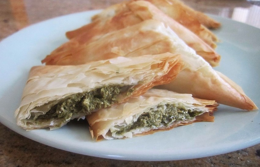Греческие пирожки с сыром и зеленью