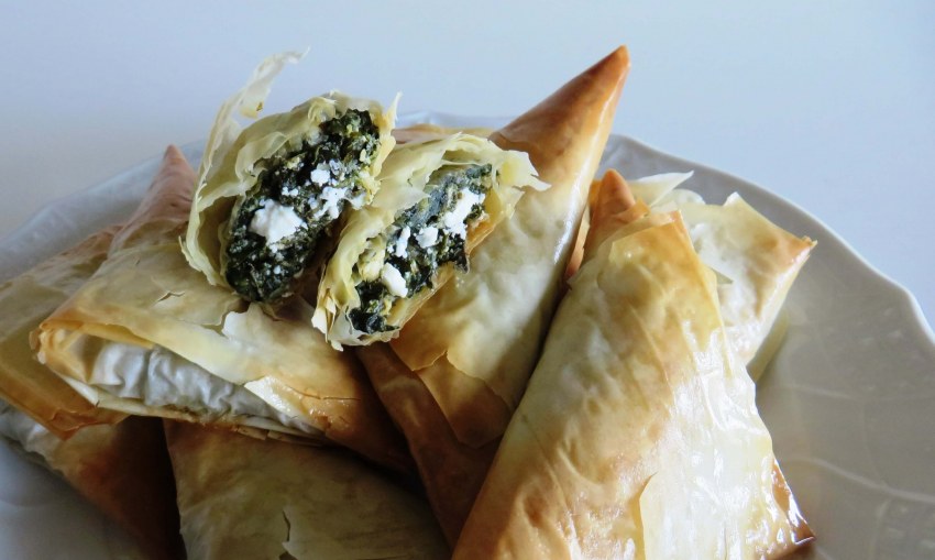 Кальцоне с сыром и шпинатом