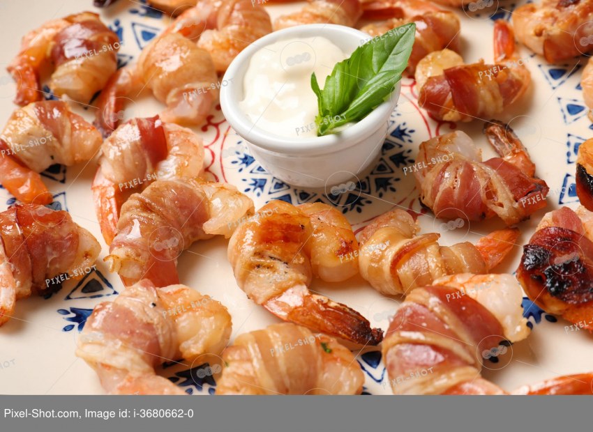 Королевские креветки с беконом