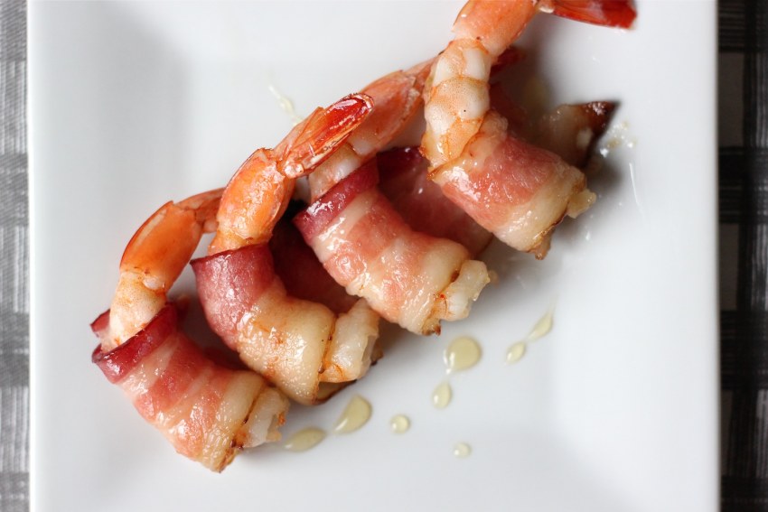 Тигровые креветки в беконе
