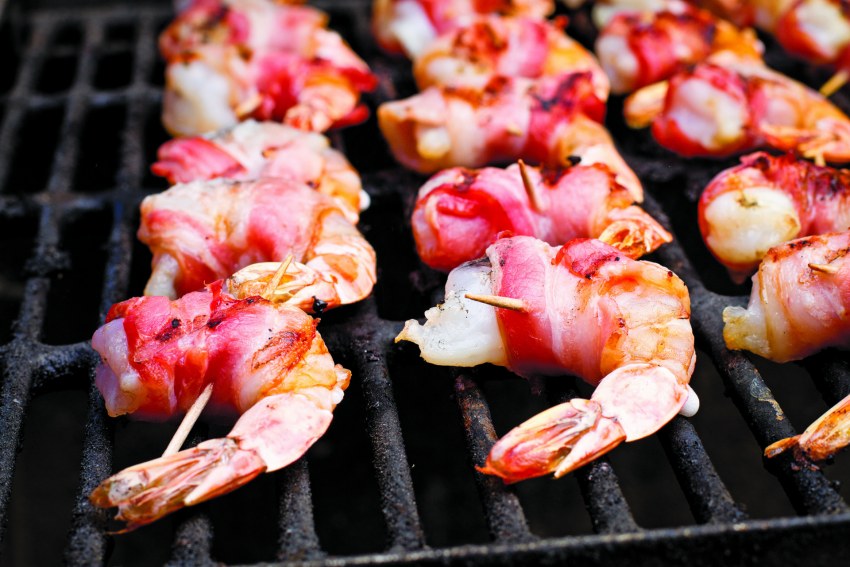 Креветки с головой в беконе