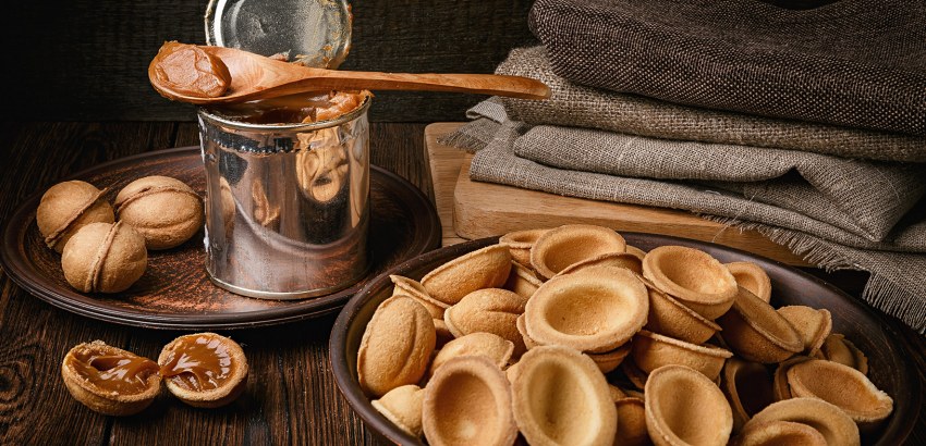 Печенье орешки в форме на газу