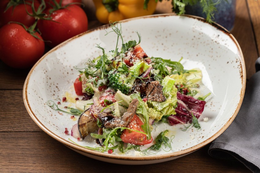 Микс салат с говядиной