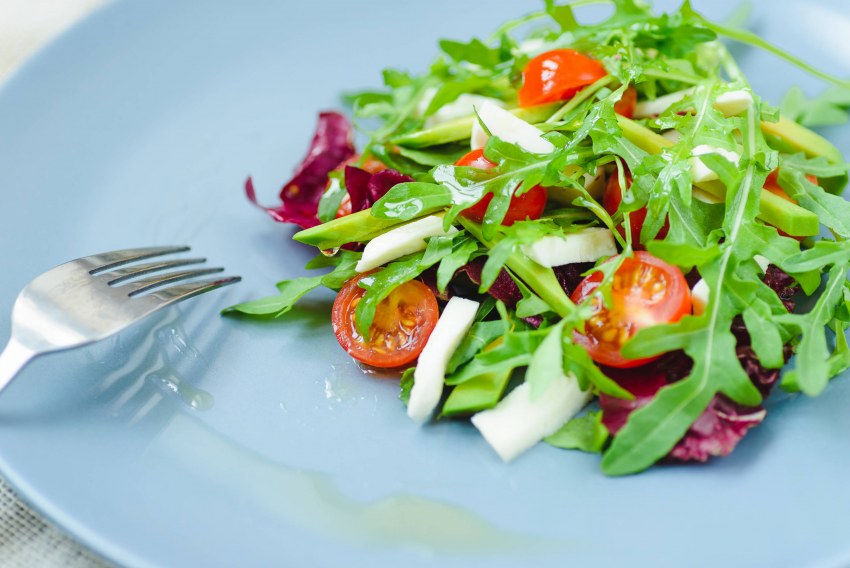 Салат с медальонами из свинины