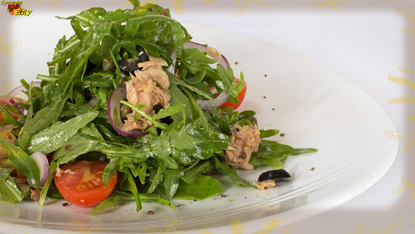 Прошутто с оливками, сушеными томатами и рукколой