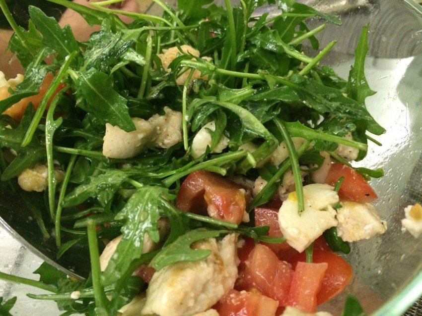 Салат грудка руккола черри
