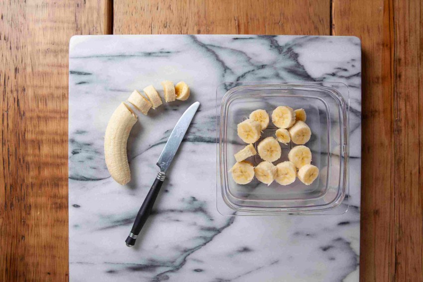 Мороженое из замороженных бананов в блендере