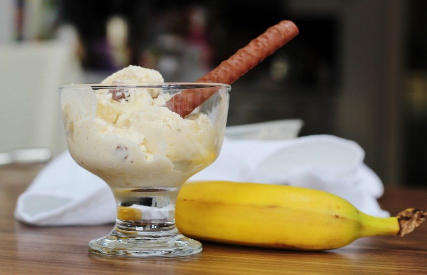 Банановый коктейль в блендере