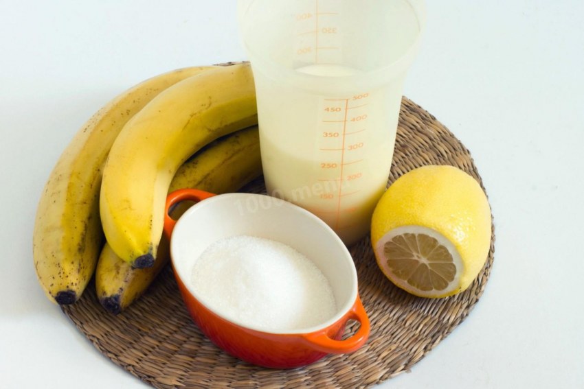 Банановый молочный коктейль с мороженым