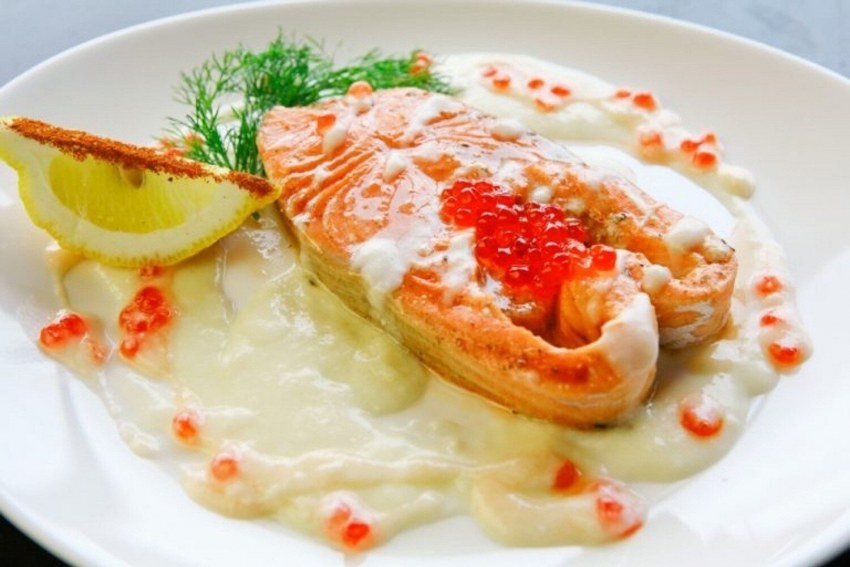 Лосось под сливочным соусом