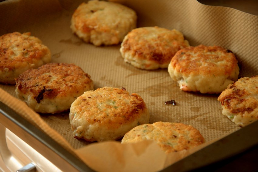 Куриные биточки в духовке