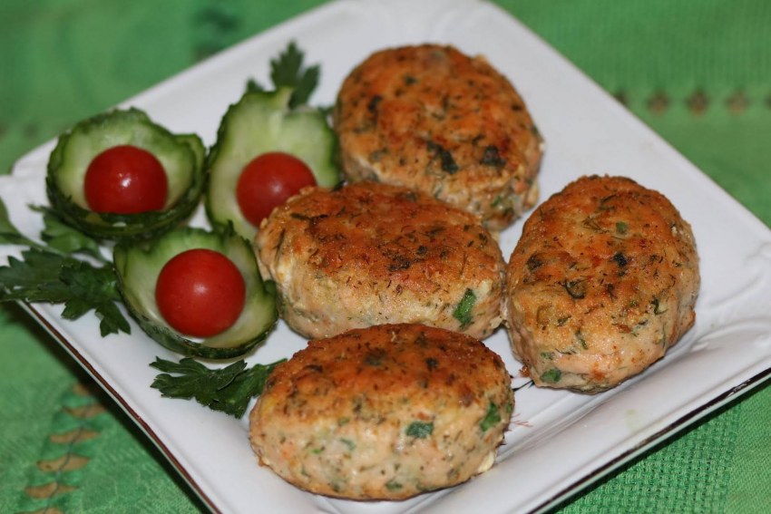 Котлеты в духовке с гарниром