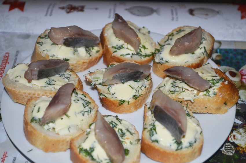 Бутерброды с селедкой