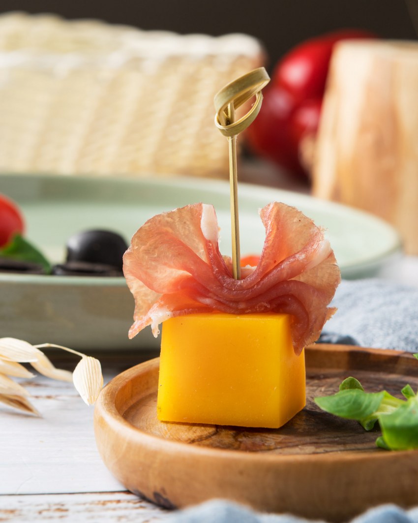 Канапе с пармской ветчиной