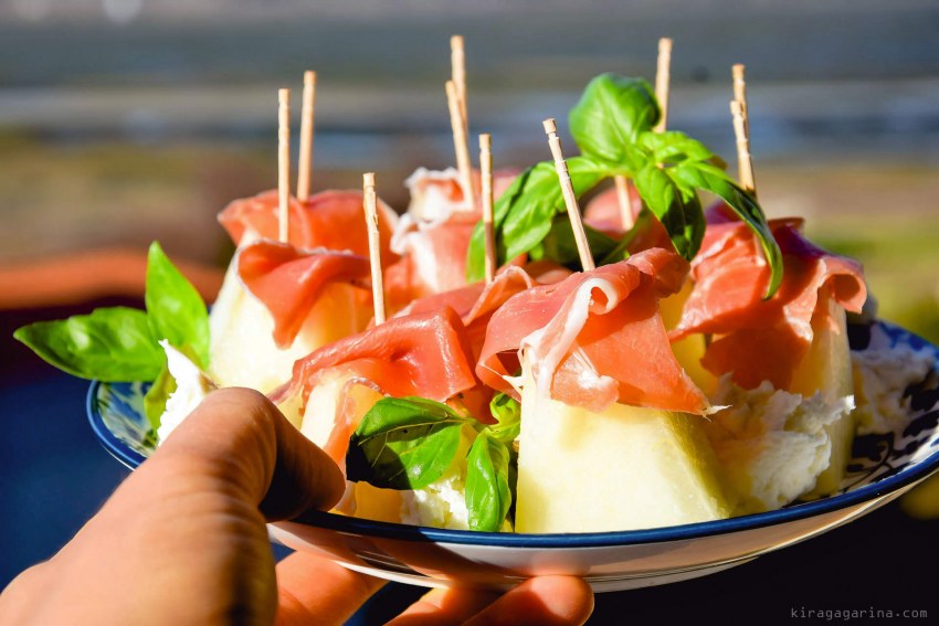 Канапе хамон с дыней