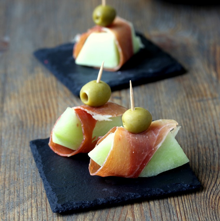 Канапе с пармской ветчиной