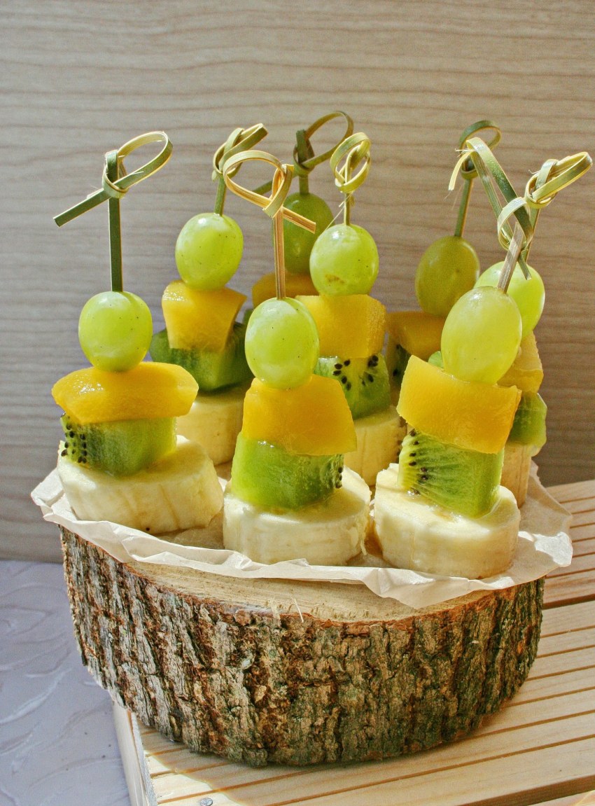 Канапе из арбуза и сыра