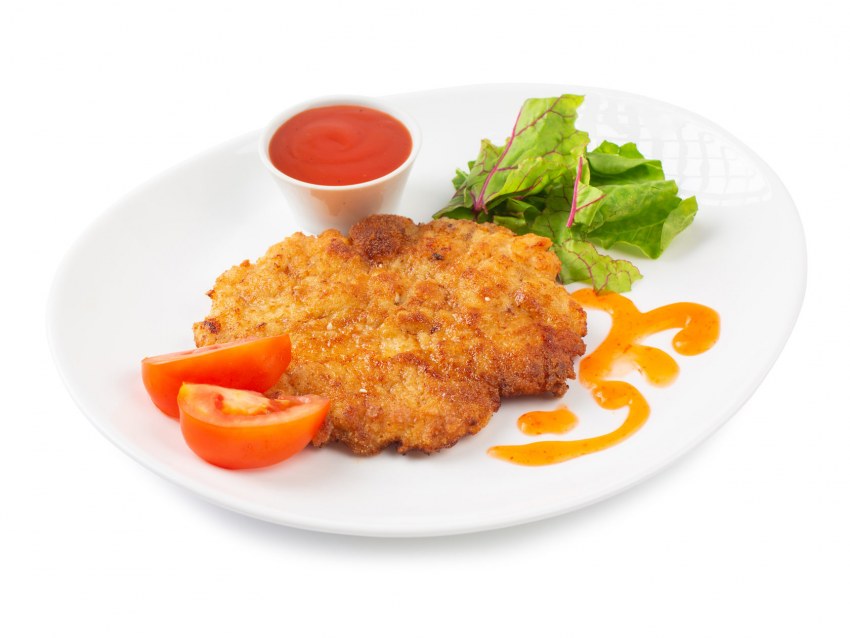 Чикен с кунжутом на белом фоне