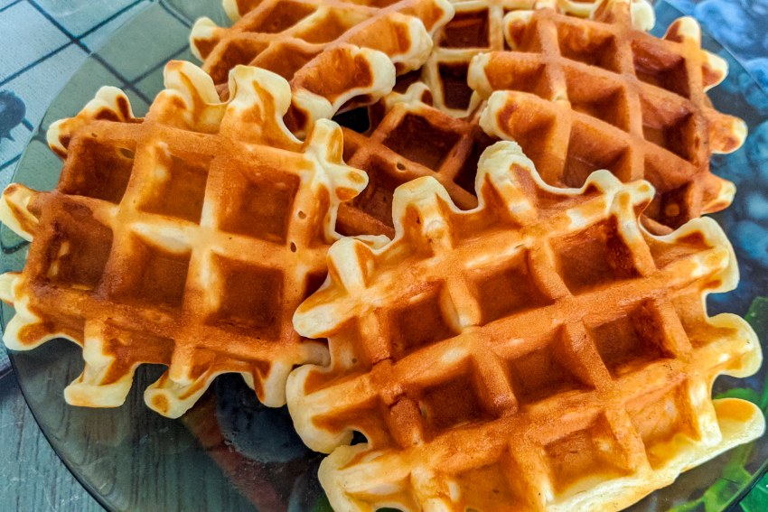 Венские вафли и молоко