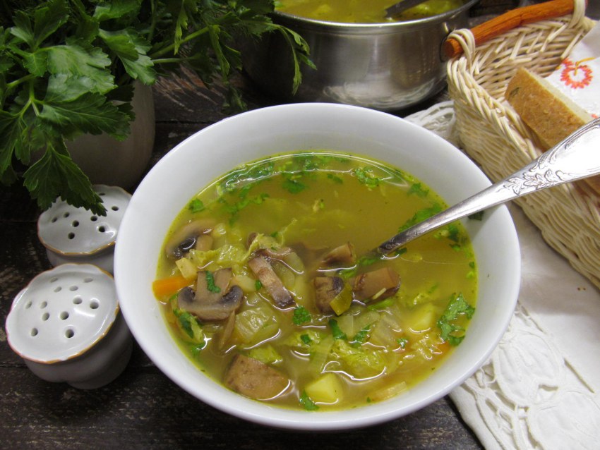Суп с сельдереем и грибами