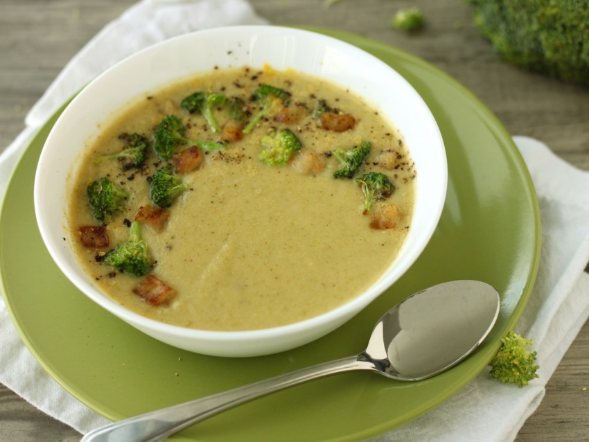 Сырный суп с шампиньонами и брокколи