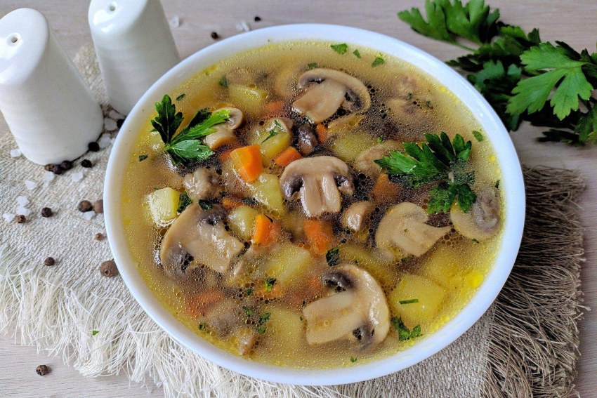 Обед вкусный грибной суп