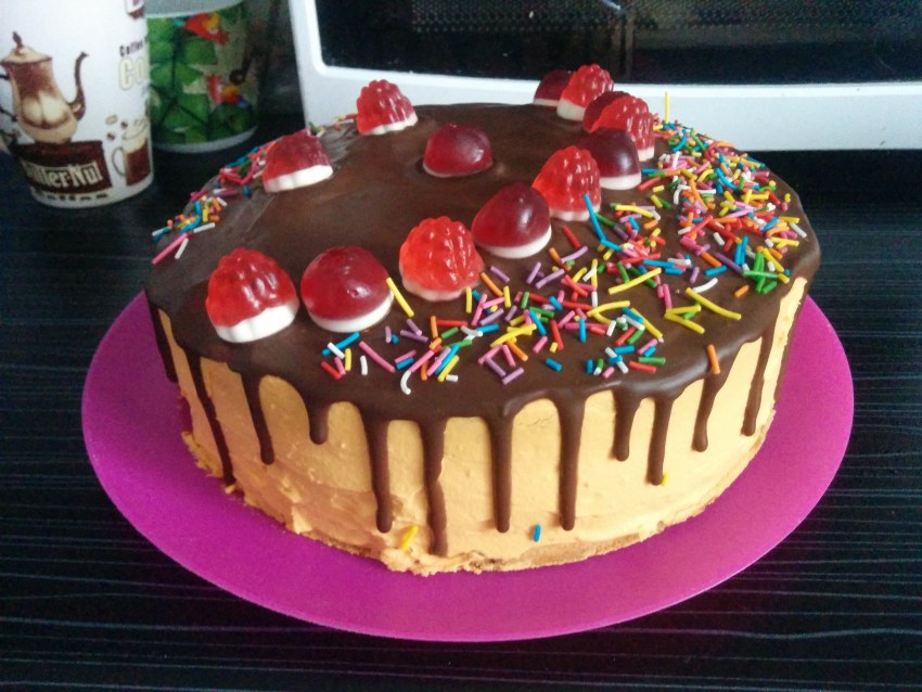 Торт с голубой глазурью