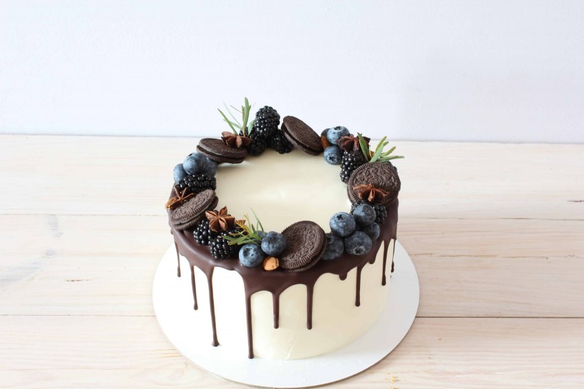 Декор торта с подтеками