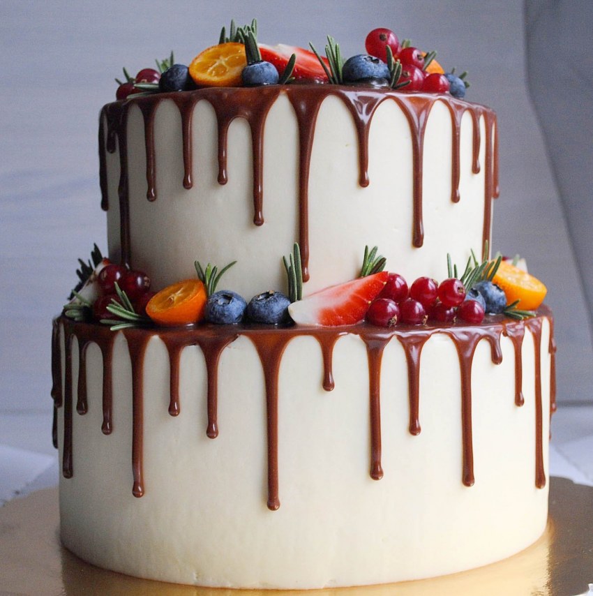 Торт с цветной глазурью