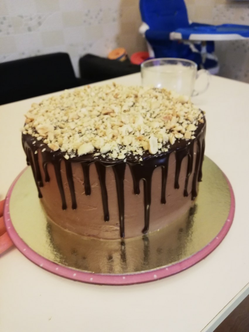 Украшение торта шоколадной стружкой