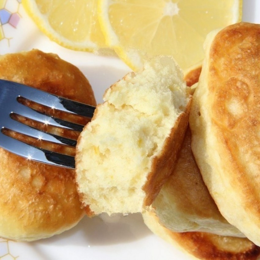 Оладьи на молоке с дрожжами и яйцами