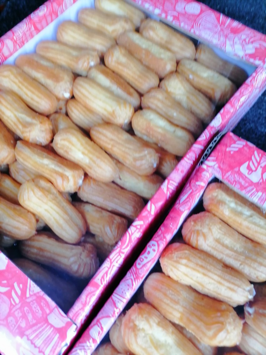 Пирожное трубочка с белковым кремом