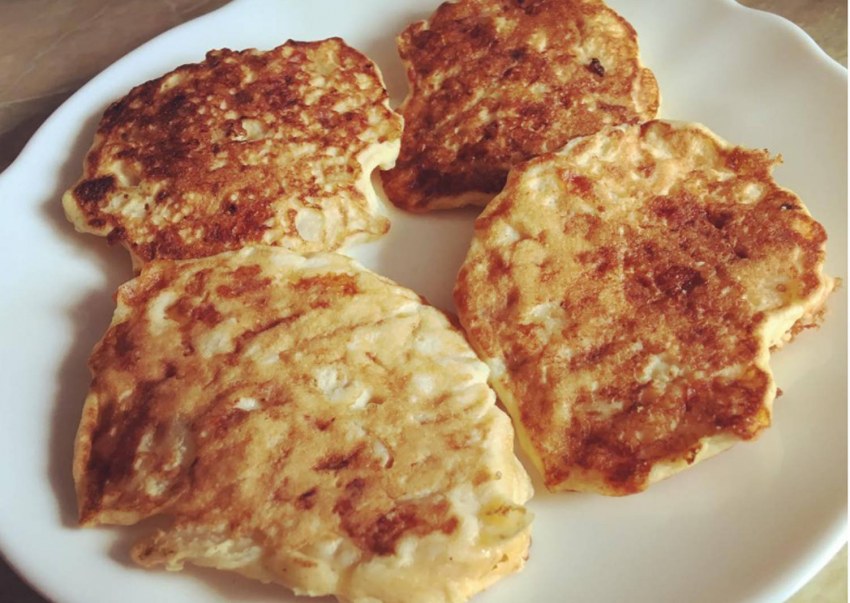 Луковые оладьи сыром