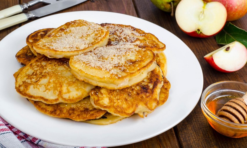 Луковые оладьи в духовке