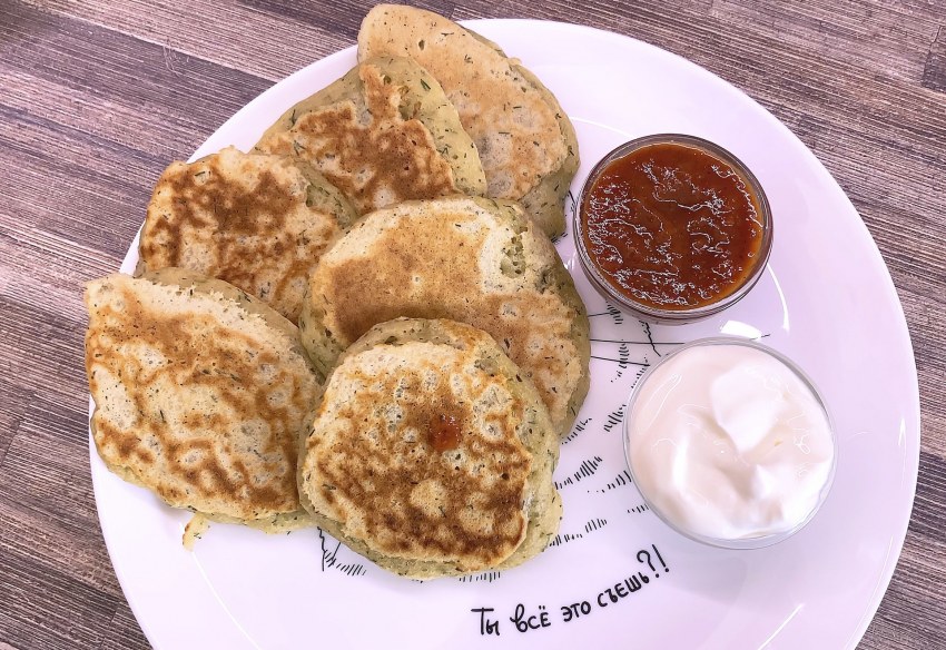 Луковые оладьи на кефире