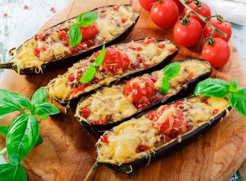 Баклажаны с сулугуни и помидорами